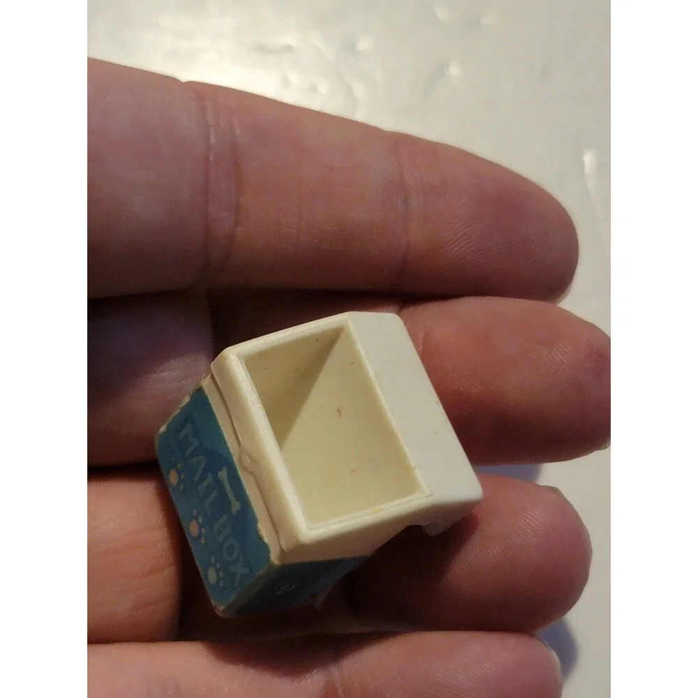 VINTAGE 1990's KENNER LPS LITTLEST PET SHOP REPLACEMENT WHITE + BLUE MAILBOX